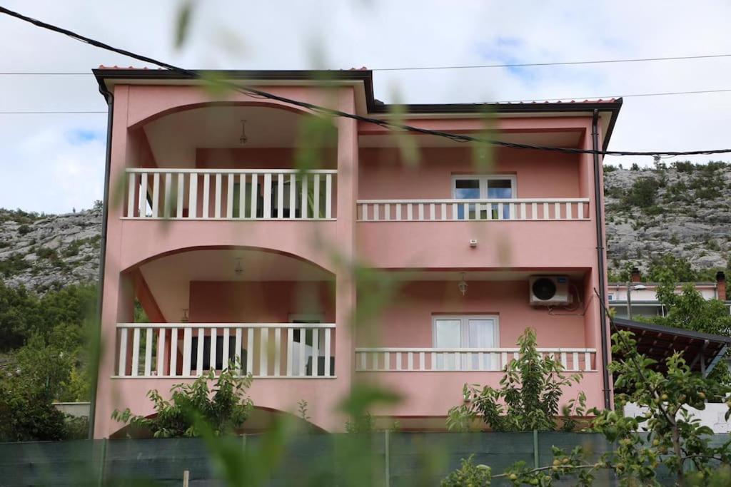 With Swimming Pool And Game Holiday home Tugare